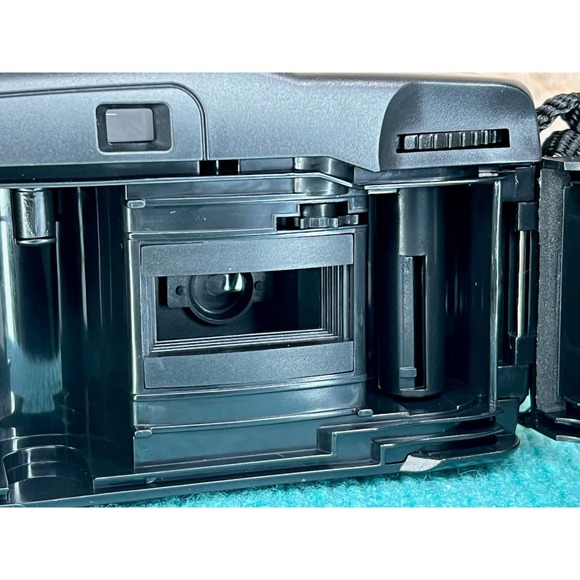 Panoramic 35mm plastic fantastic camera - Picture 6 of 9